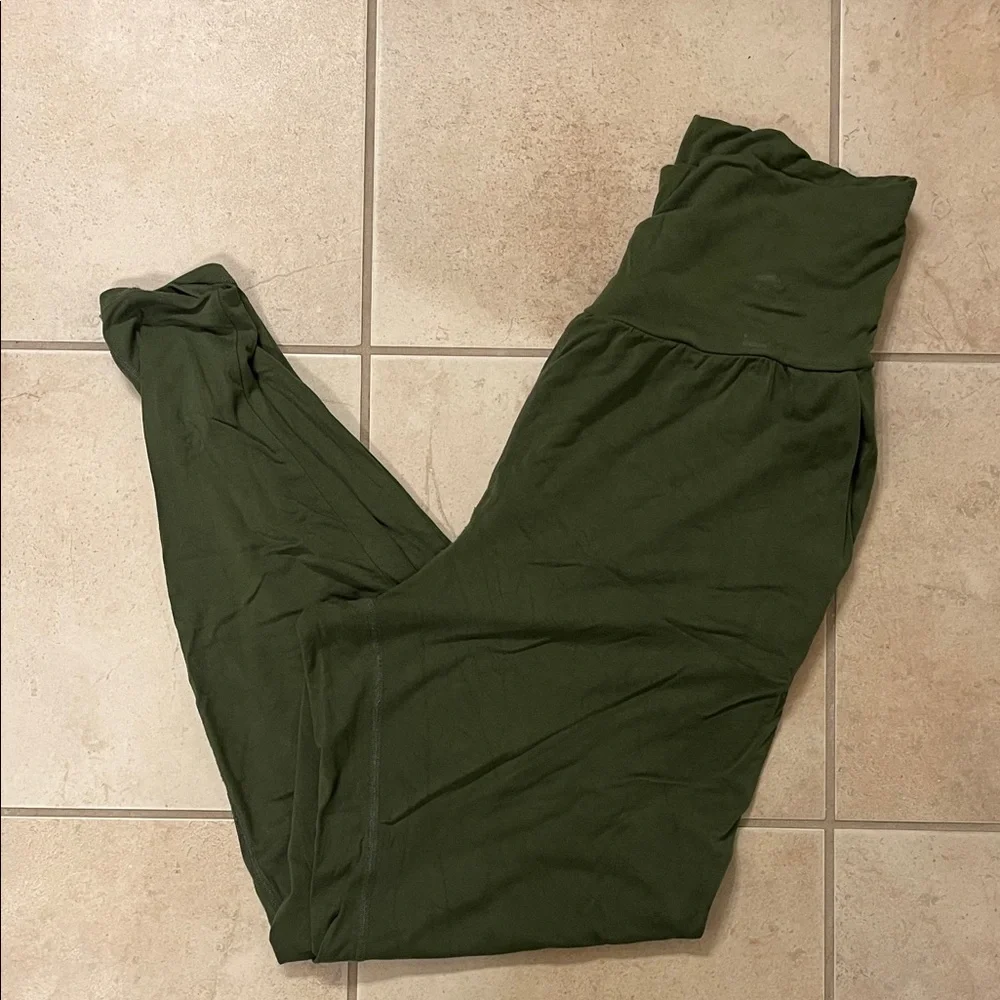 Elegant Forest Green Women's Yoga Leggings - Picture 1 of 5